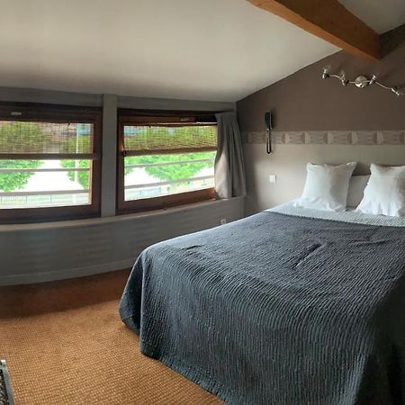 Le Petit Roche Hotel Serrieres  ภายนอก รูปภาพ